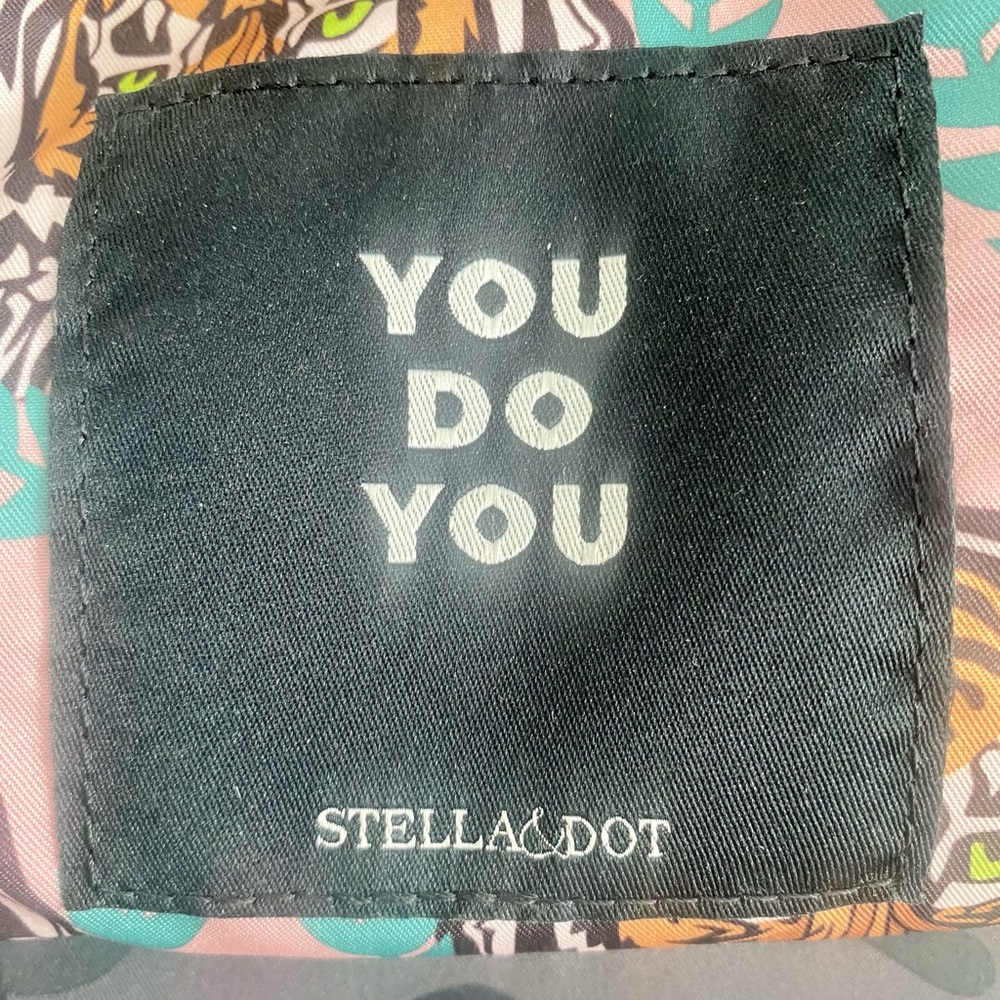 Stella & Dot Lady Boss Camouflage Tote with Laptop Holder - Picture 4 of 14
